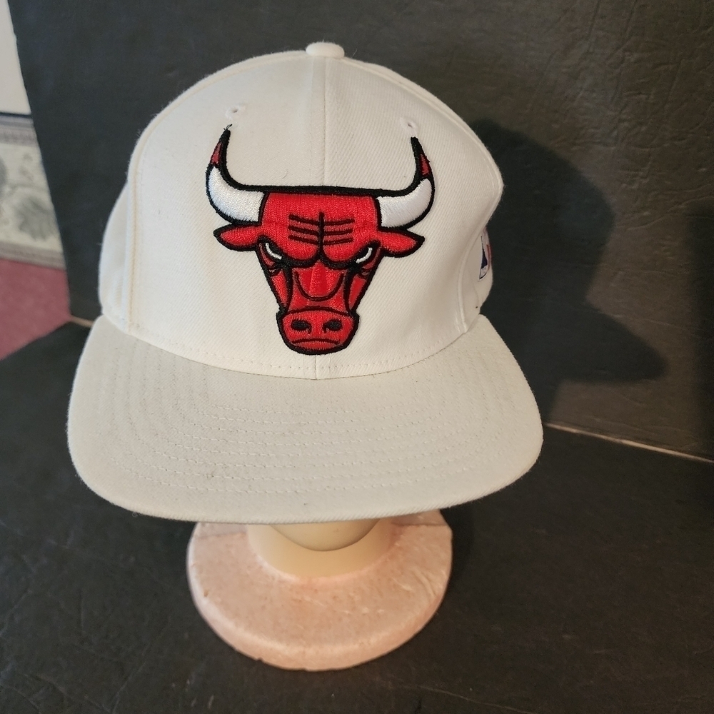 Chicago Bulls Mitchell and Ness Snapback Hat (Spot/Marks), see all pictures